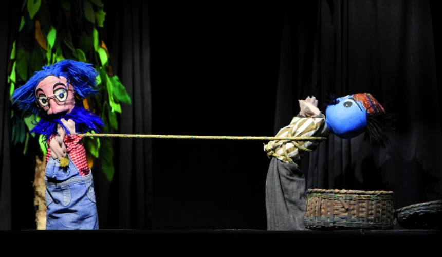 La historia de un huevo perdido. Ocelot Teatro (El Salvador)