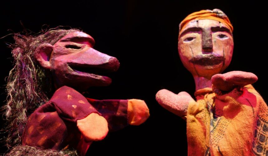 EL PAÍS DONDE SALE EL SOL – El Retablo